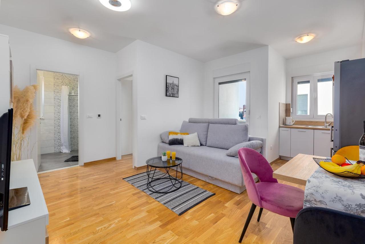 Apartment Roni + Besplatan Parking 扎达尔 外观 照片