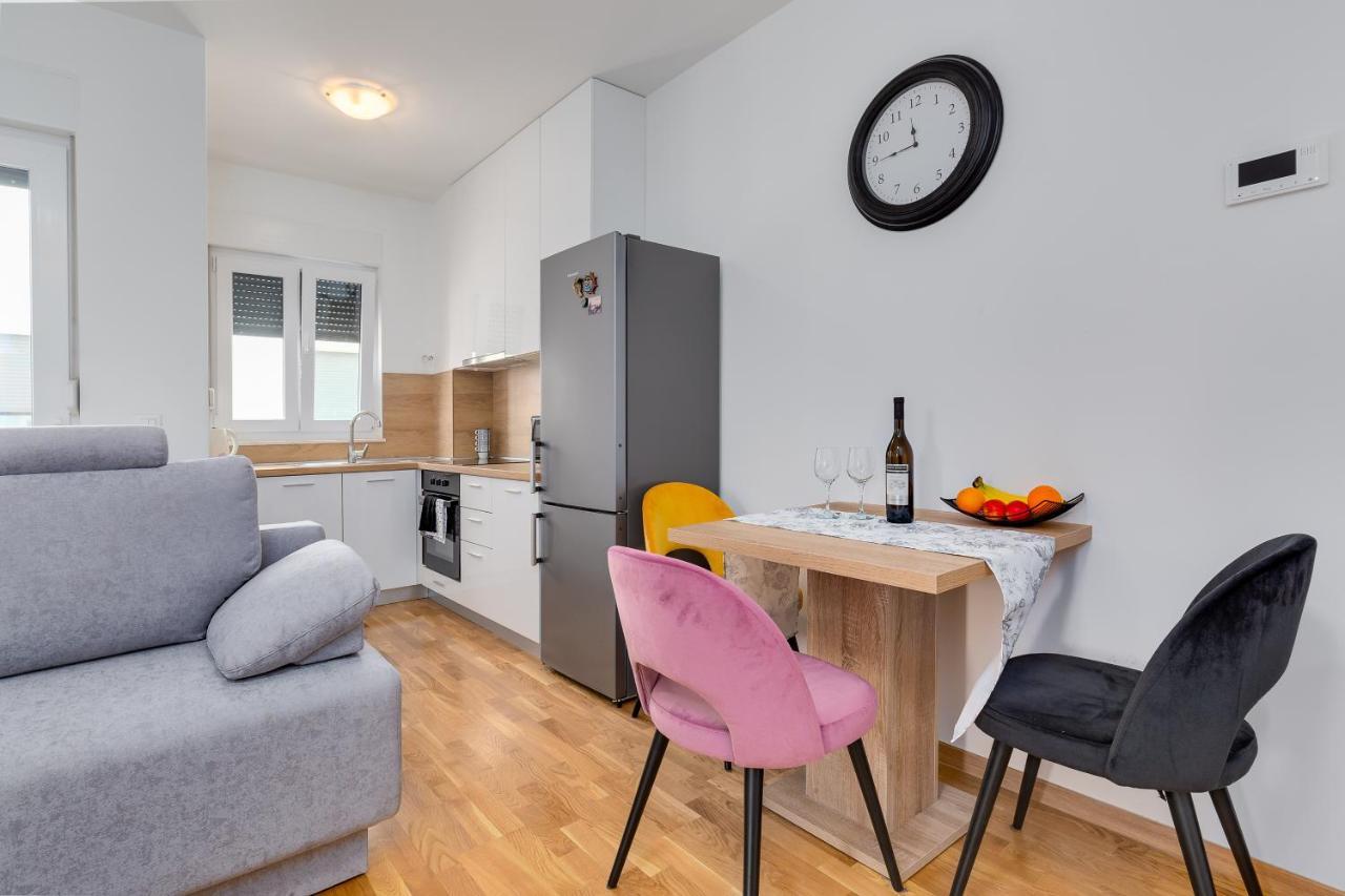 Apartment Roni + Besplatan Parking 扎达尔 外观 照片
