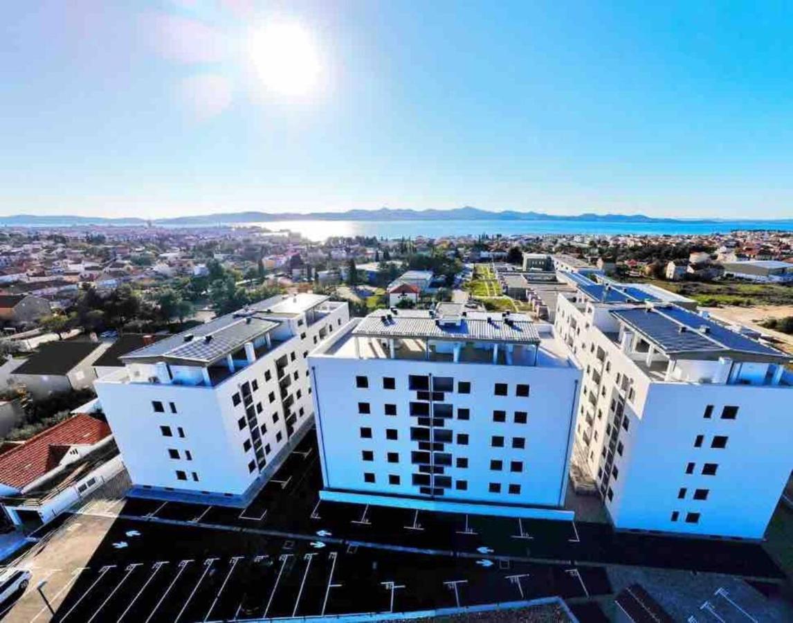 Apartment Roni + Besplatan Parking 扎达尔 外观 照片
