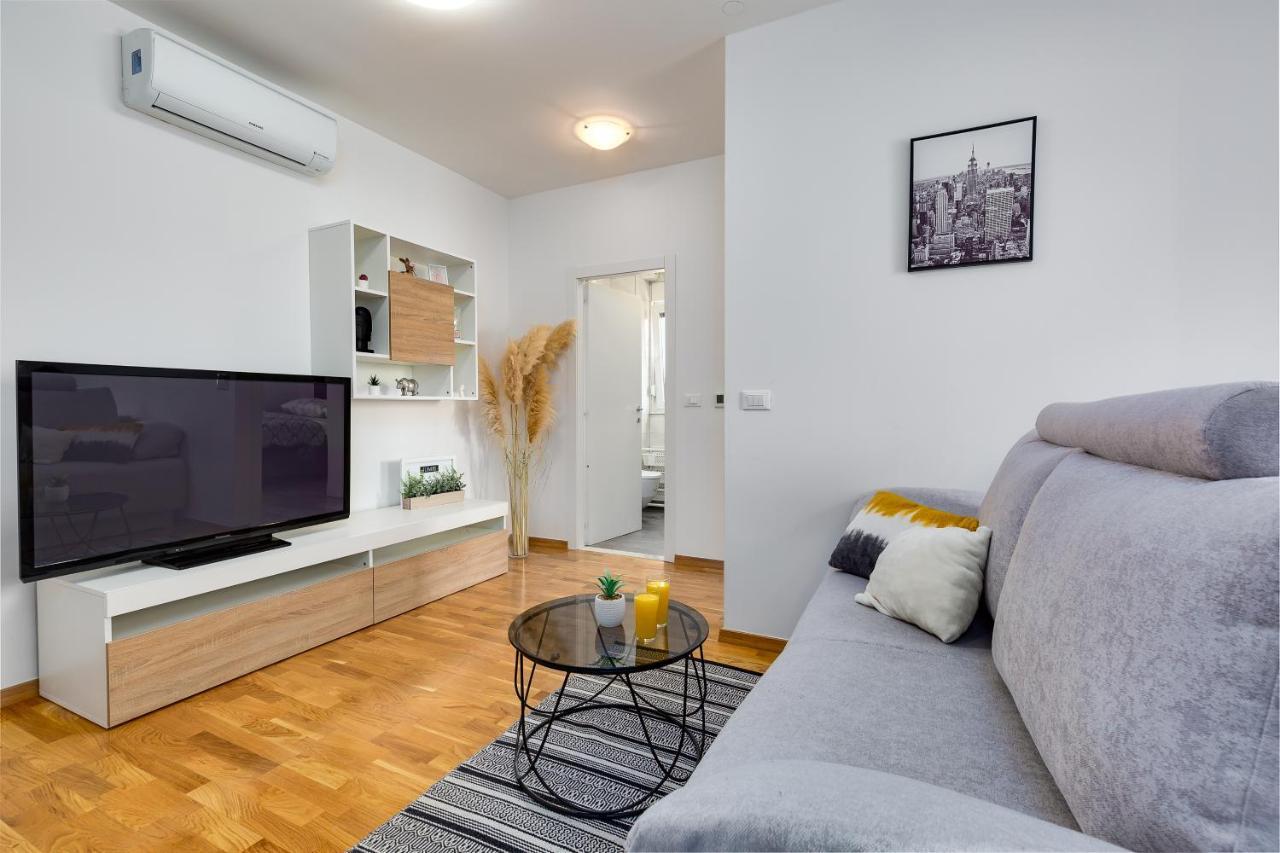 Apartment Roni + Besplatan Parking 扎达尔 外观 照片