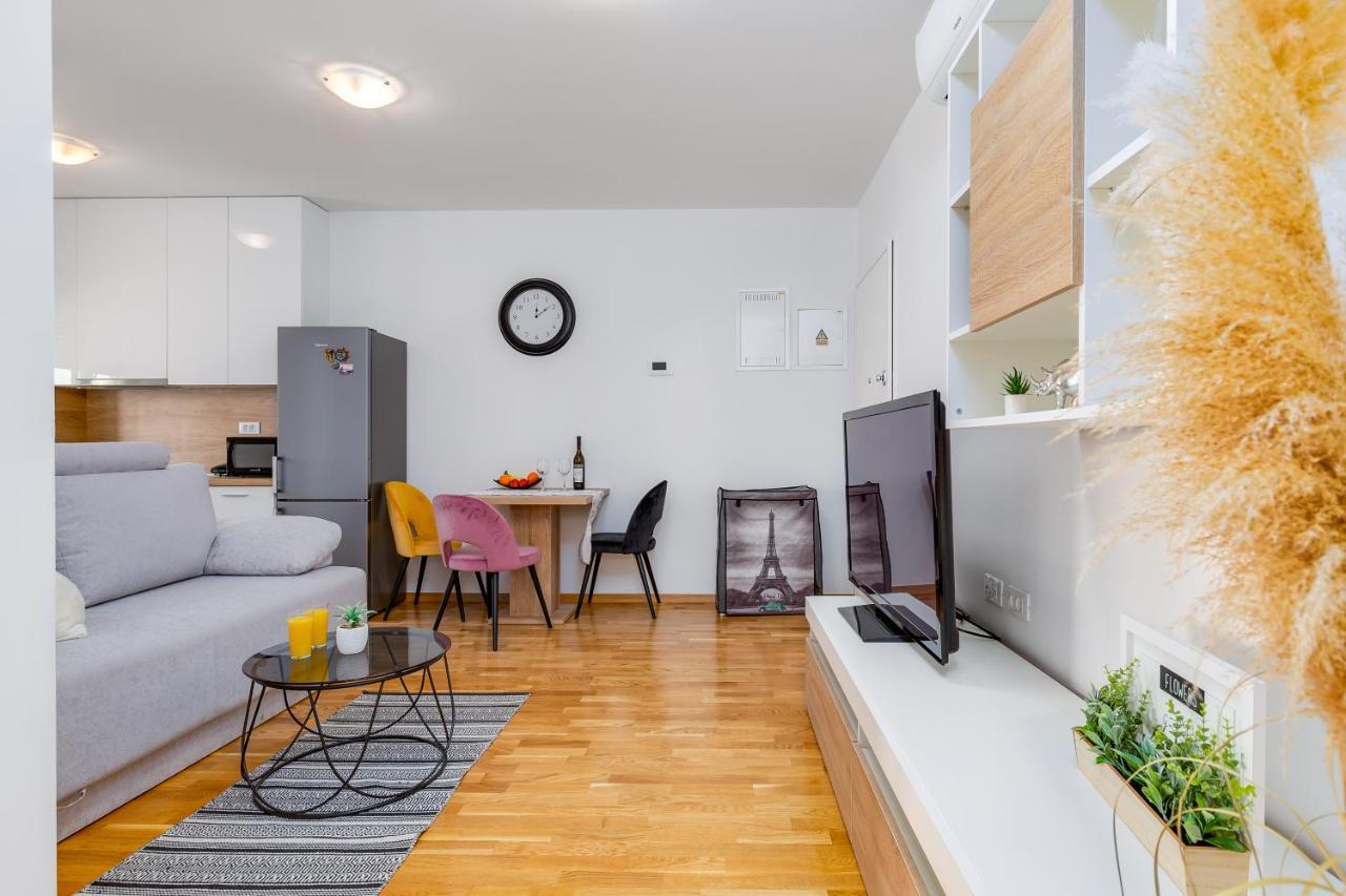 Apartment Roni + Besplatan Parking 扎达尔 外观 照片