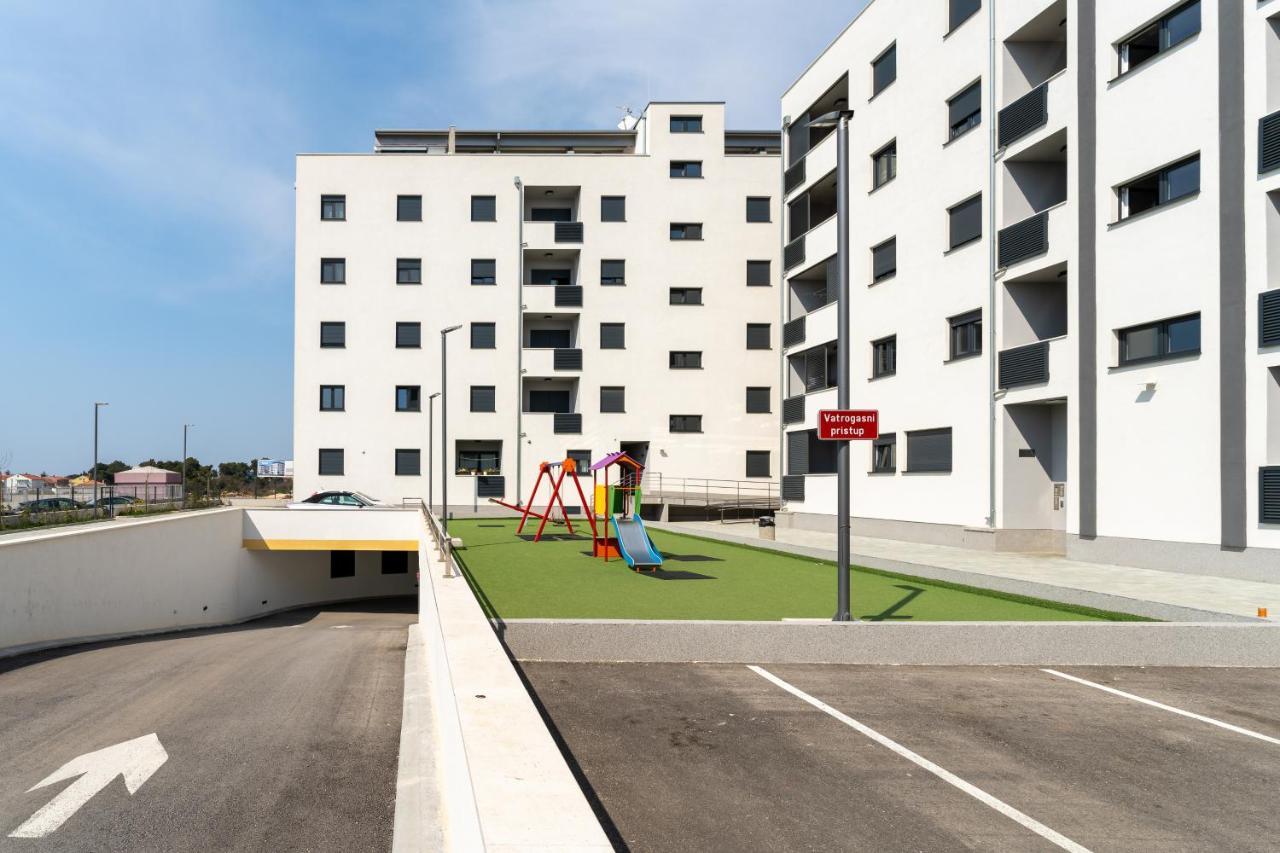 Apartment Roni + Besplatan Parking 扎达尔 外观 照片
